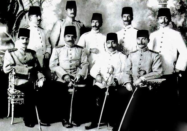 Atatürk Beyrut'ta Arkadaşları ile Beraber
