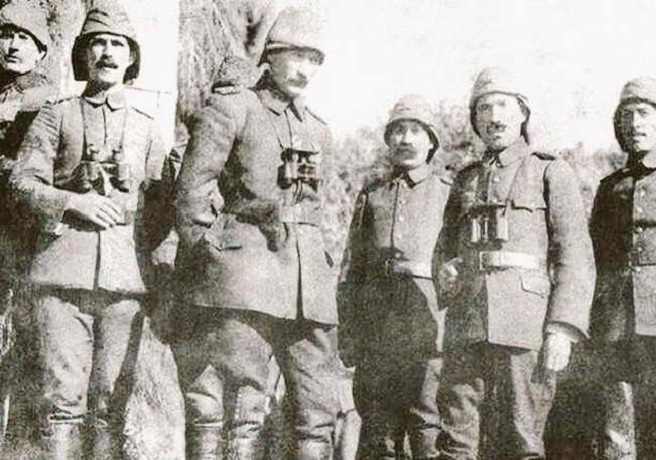 Mustafa Kemal Çanakkale Harbi'nde Kurmayları ile Birlikte