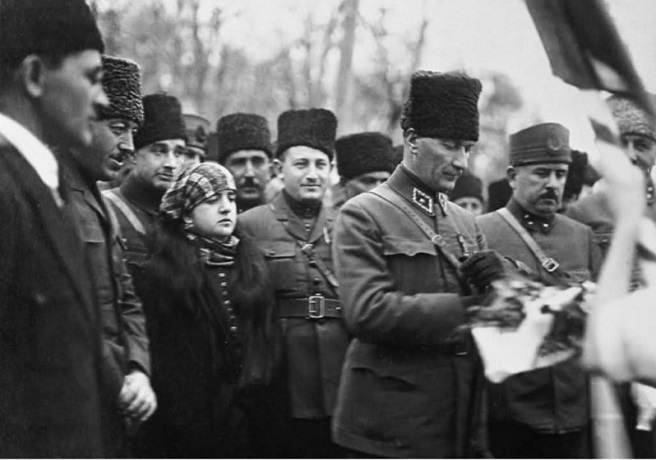 Atatürk,Kazım Karabekir,Latife Hanım ve Heyet
